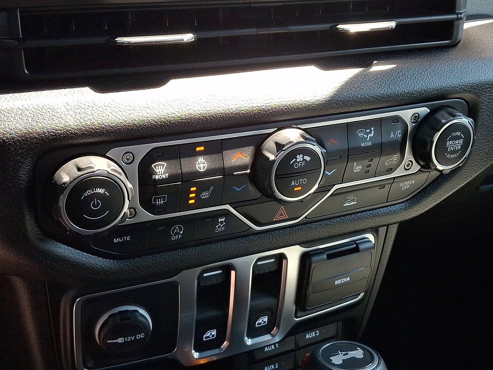 Certified Used 2024 Hydro Blue Pearlcoat Jeep Sport S image 15