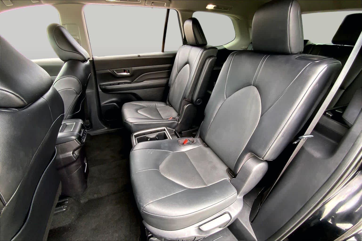 Used 2025 Midnight Black Metallic Toyota XLE image 20