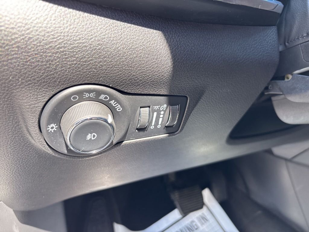 Used 2022 White Jeep High Altitude image 22
