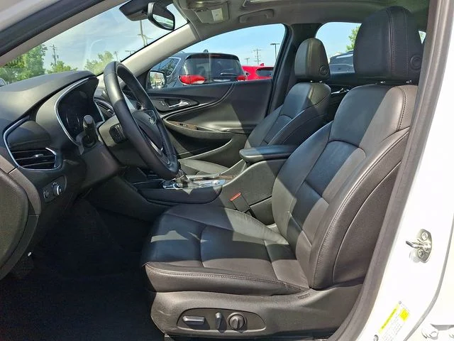 Used 2024 Summit White Chevrolet LT image 13