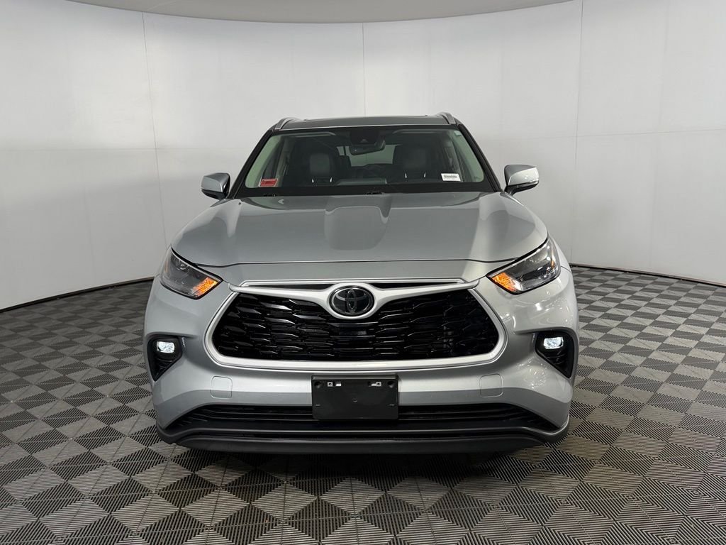 Certified Used 2025 Silver Toyota XLE image 10
