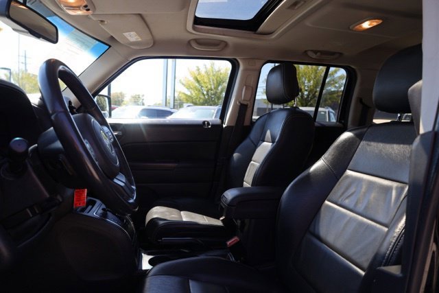 Used 2016 Black Jeep Latitude image 17