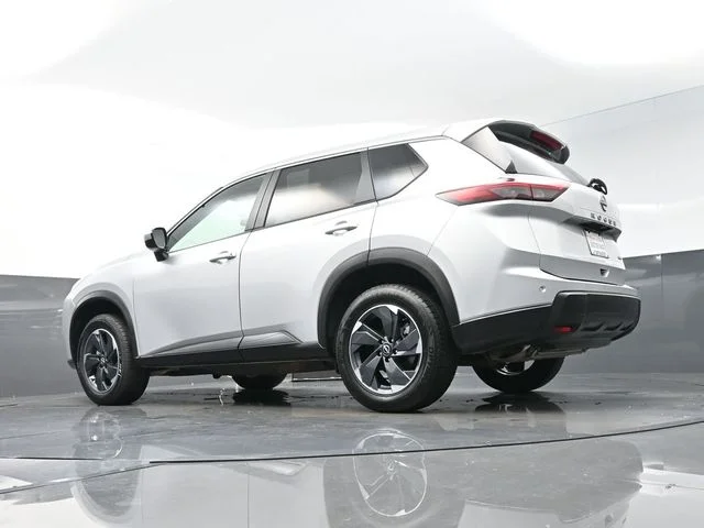 Used 2025 Silver Nissan SV image 36