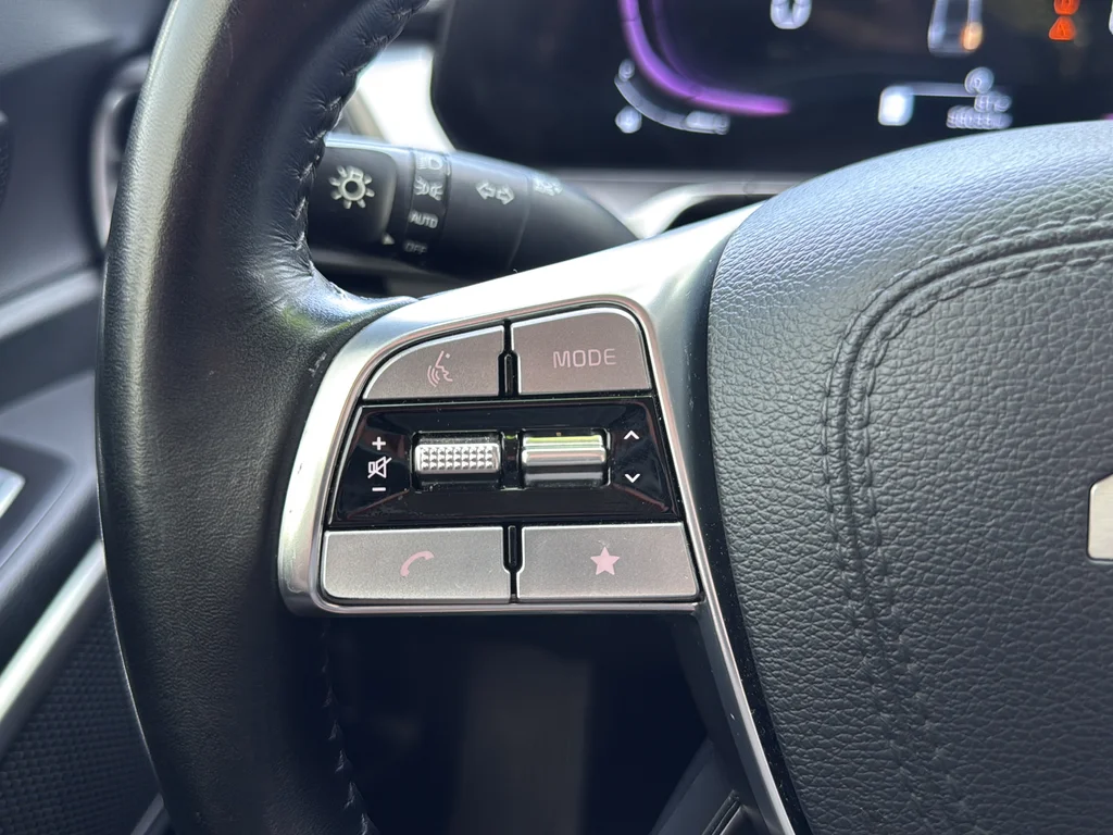 Certified Used 2025 Green Kia S image 43