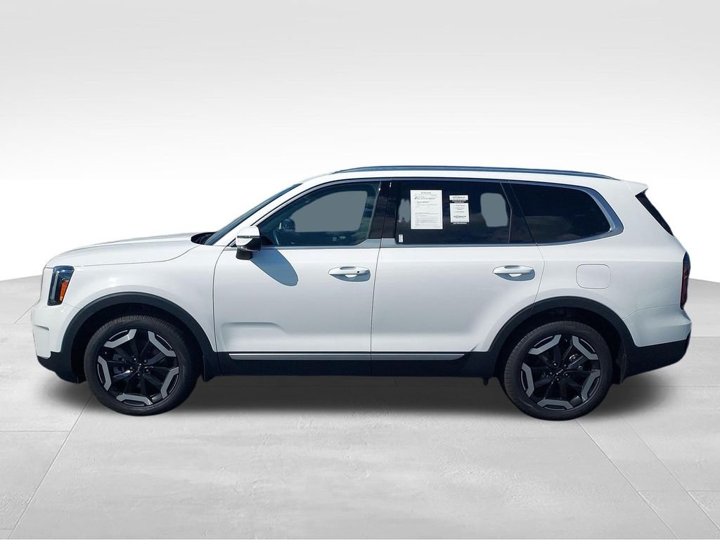 Used 2025 White Kia EX image 2