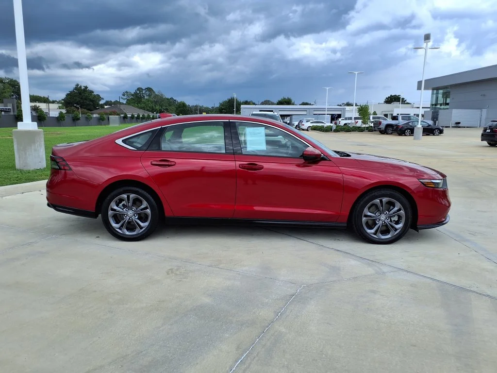 Used 2024 Red Honda EX-L image 8