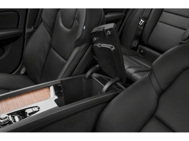 Used 2022 Silver Volvo Momentum image 9