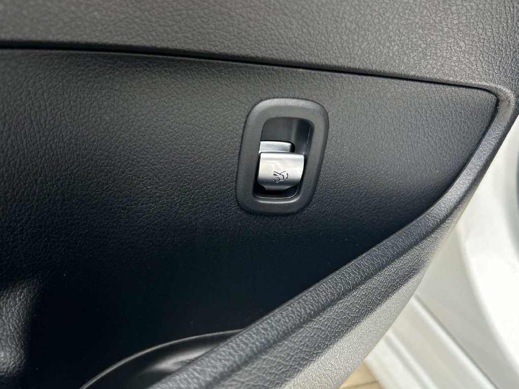 New 2026 Polar White Mercedes-Benz C 300 image 49