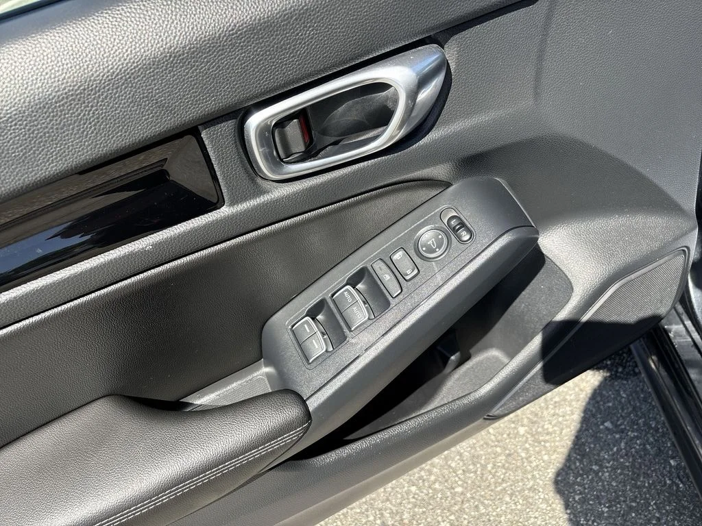 Used 2023  Honda EX-L image 15