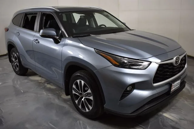 2023 Toyota Highlander XLE - Photo 12