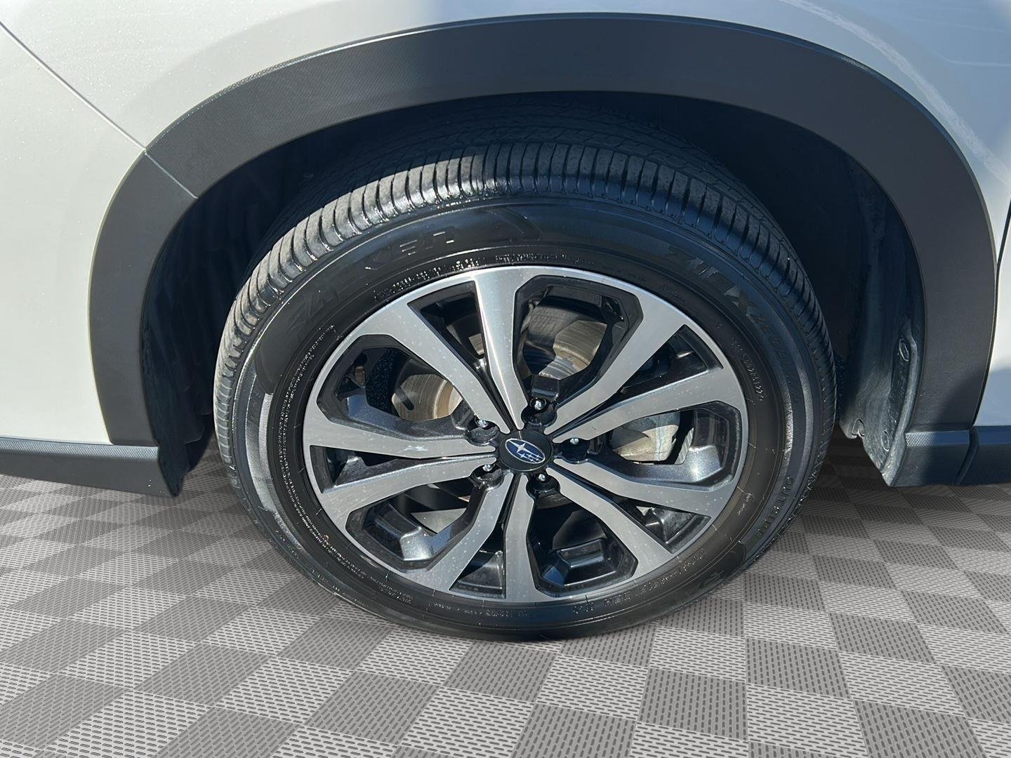 Used 2023 Crystal White Pearl Subaru Limited image 7