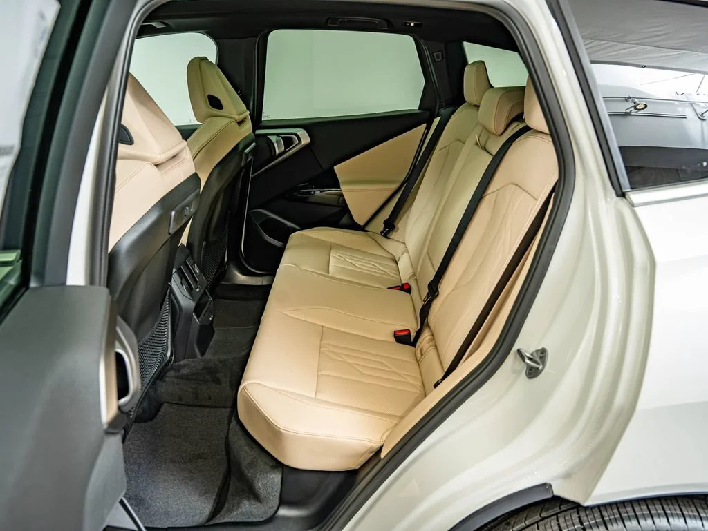 New 2026 Mineral White Metallic BMW 30 xDrive image 33