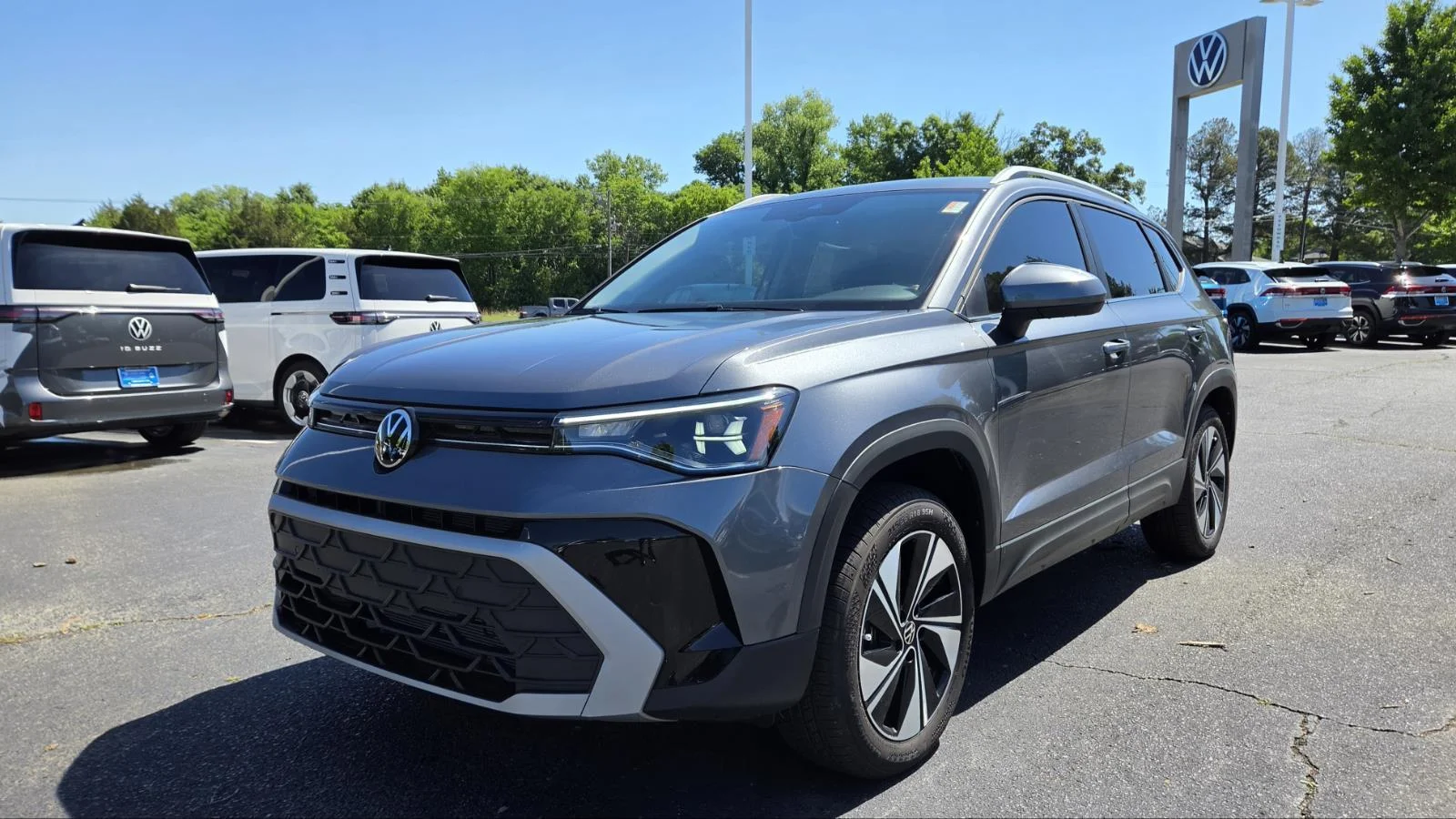 2025 Volkswagen Taos SE - Photo 9