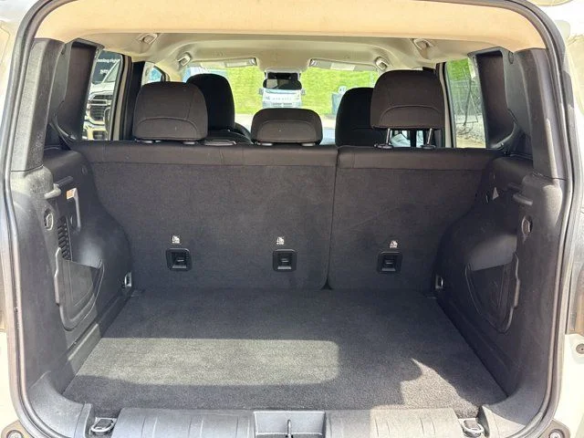 Used 2023 White Jeep Altitude image 8