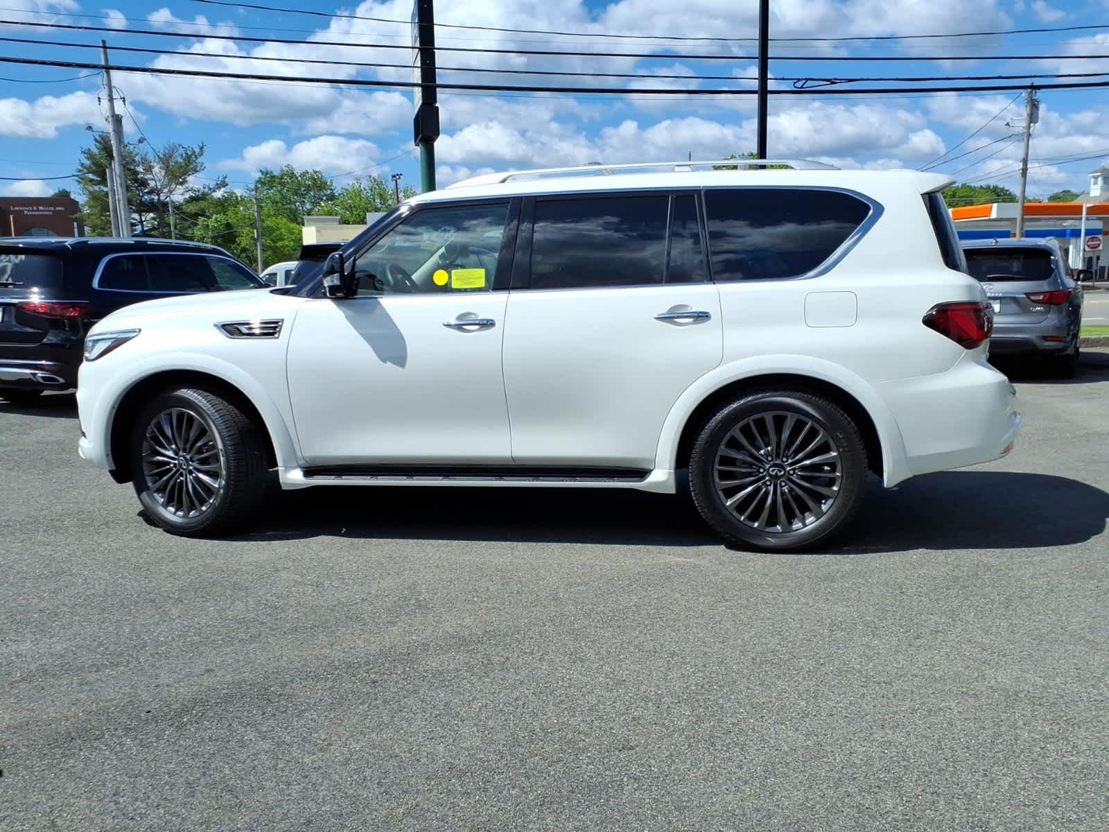 Certified Used 2023 Moonstone White INFINITI PREMIUM SELECT image 8