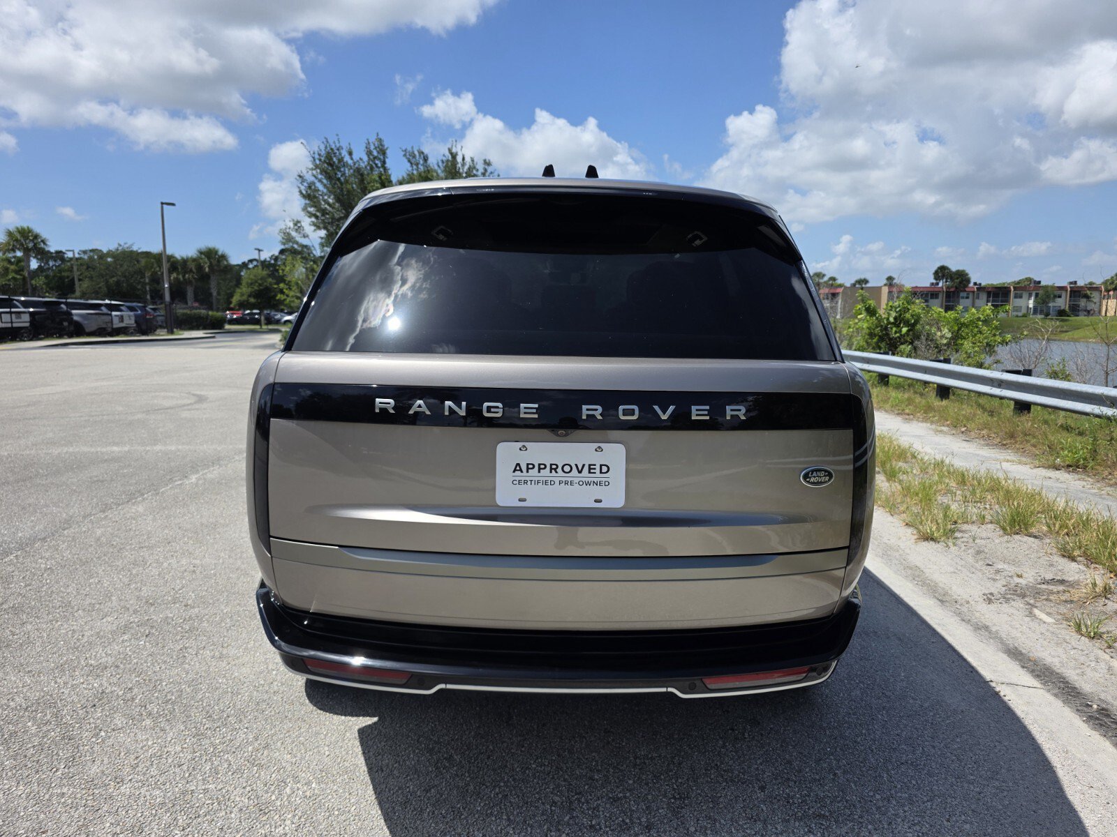 Certified Used 2023 Lantau Bronze Metallic Land Rover SE image 6