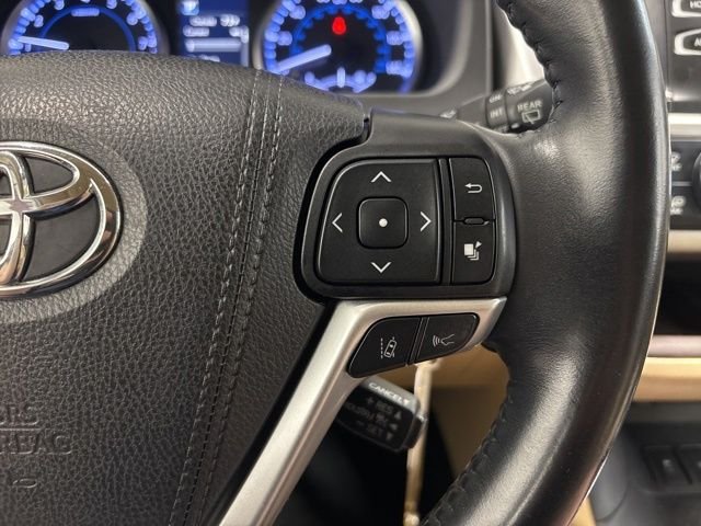 Used 2019 Blizzard Pearl Toyota LE Plus image 22