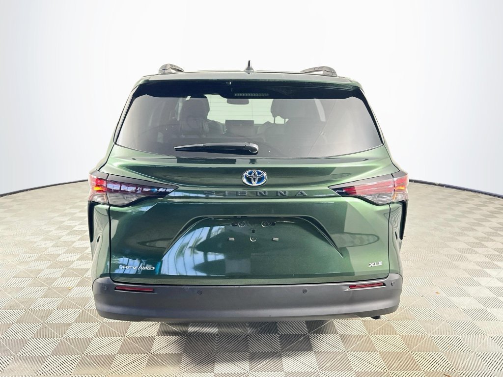 Used 2025  Toyota XLE AWD image 6