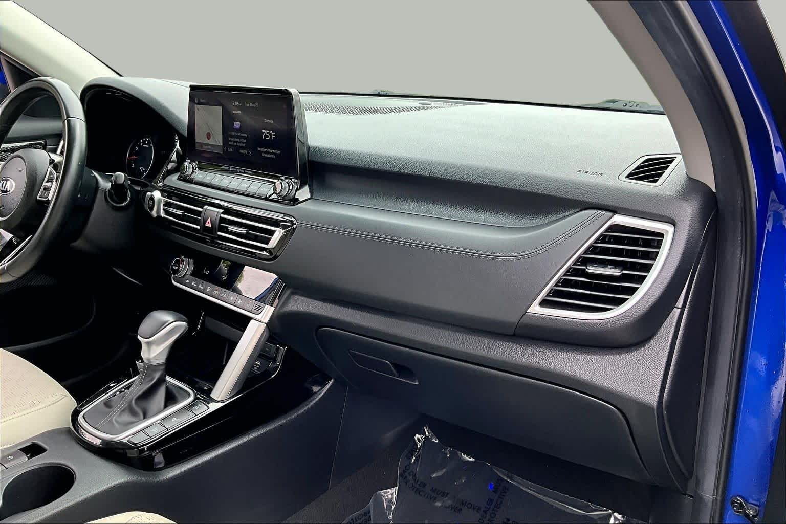 Used 2021 Neptune Blue Kia SX image 18