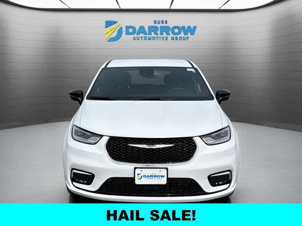Used 2025 White Chrysler Select image 8