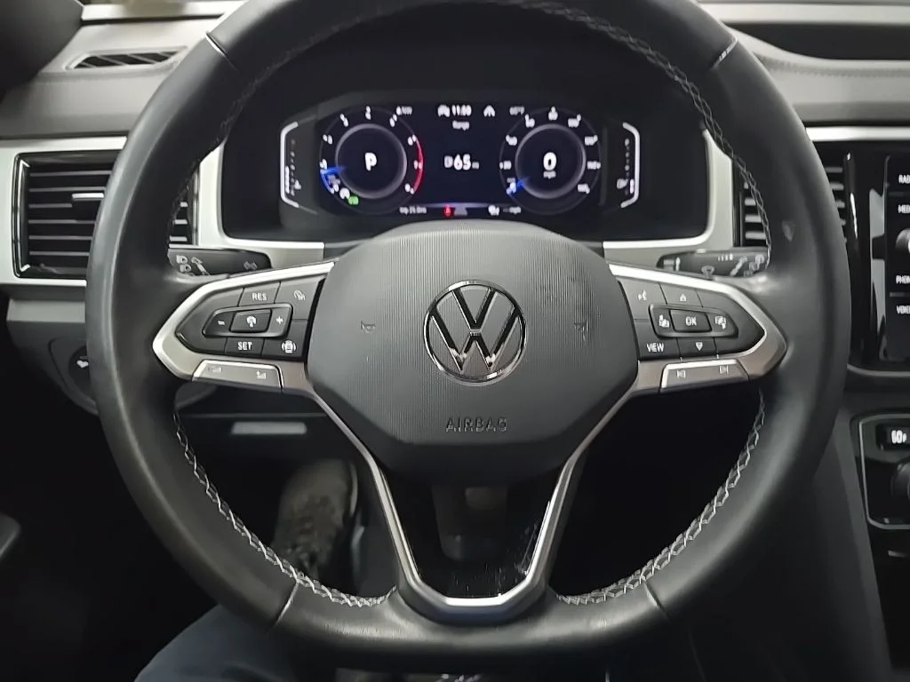 Used 2023 White Volkswagen 2.0T SE w/Technology image 19