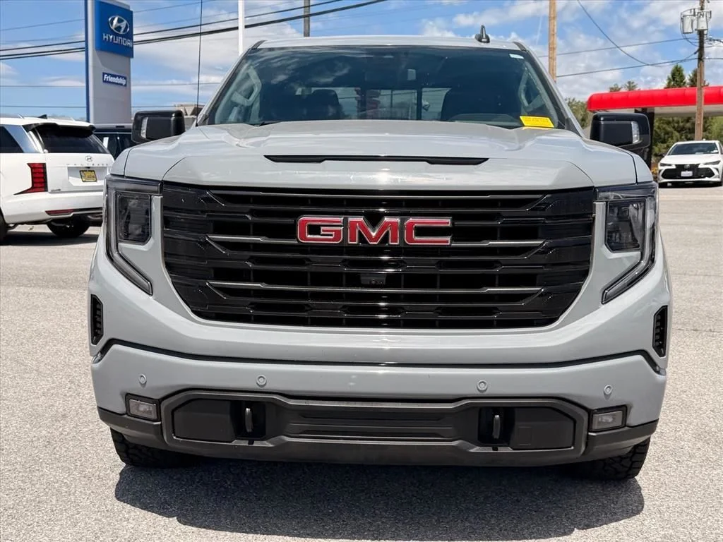 Used 2024 Gray GMC Elevation image 17
