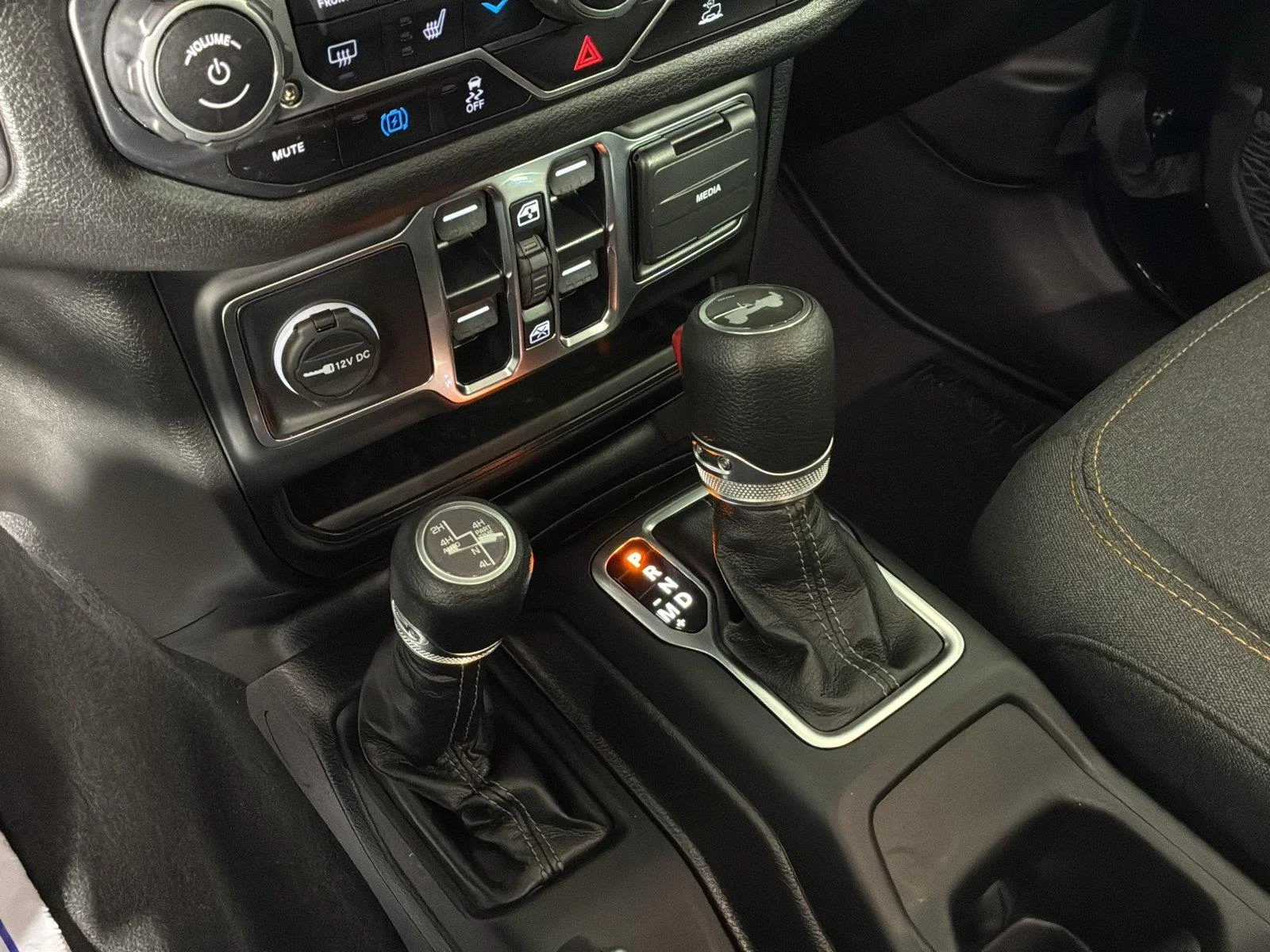 Used 2025 Black Clearcoat Jeep Sport S image 37