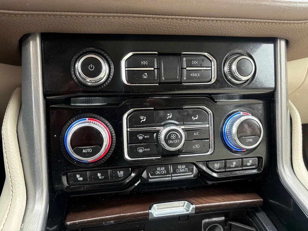 Used 2022 Hunter Green GMC Denali image 27