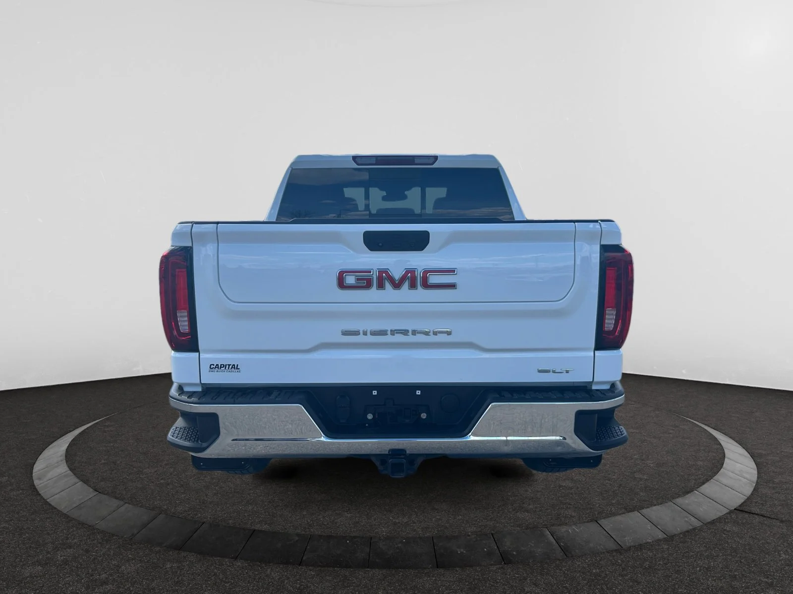 Used 2023 Summit White GMC SLT Crew Cab image 4
