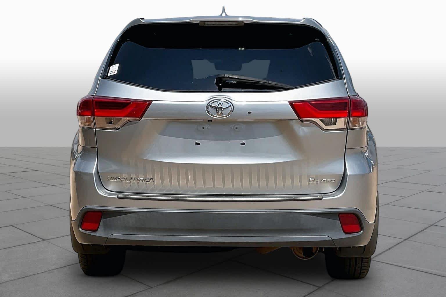 Used 2017 Celestial Silver Metallic Toyota SE image 5