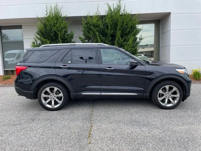 Used 2020 Black Metallic Ford Platinum image 5