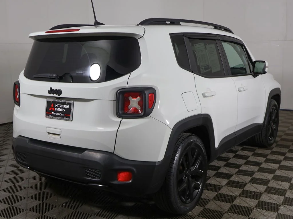 Used 2018 White Jeep Latitude image 7