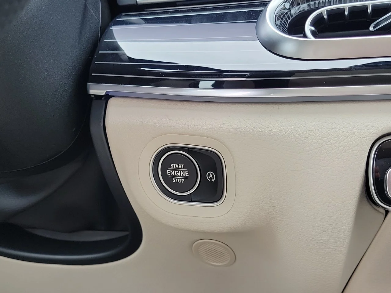 New 2027 MANUFAKTUR Moonlight White Metallic Mercedes-Benz GLS 450 image 19