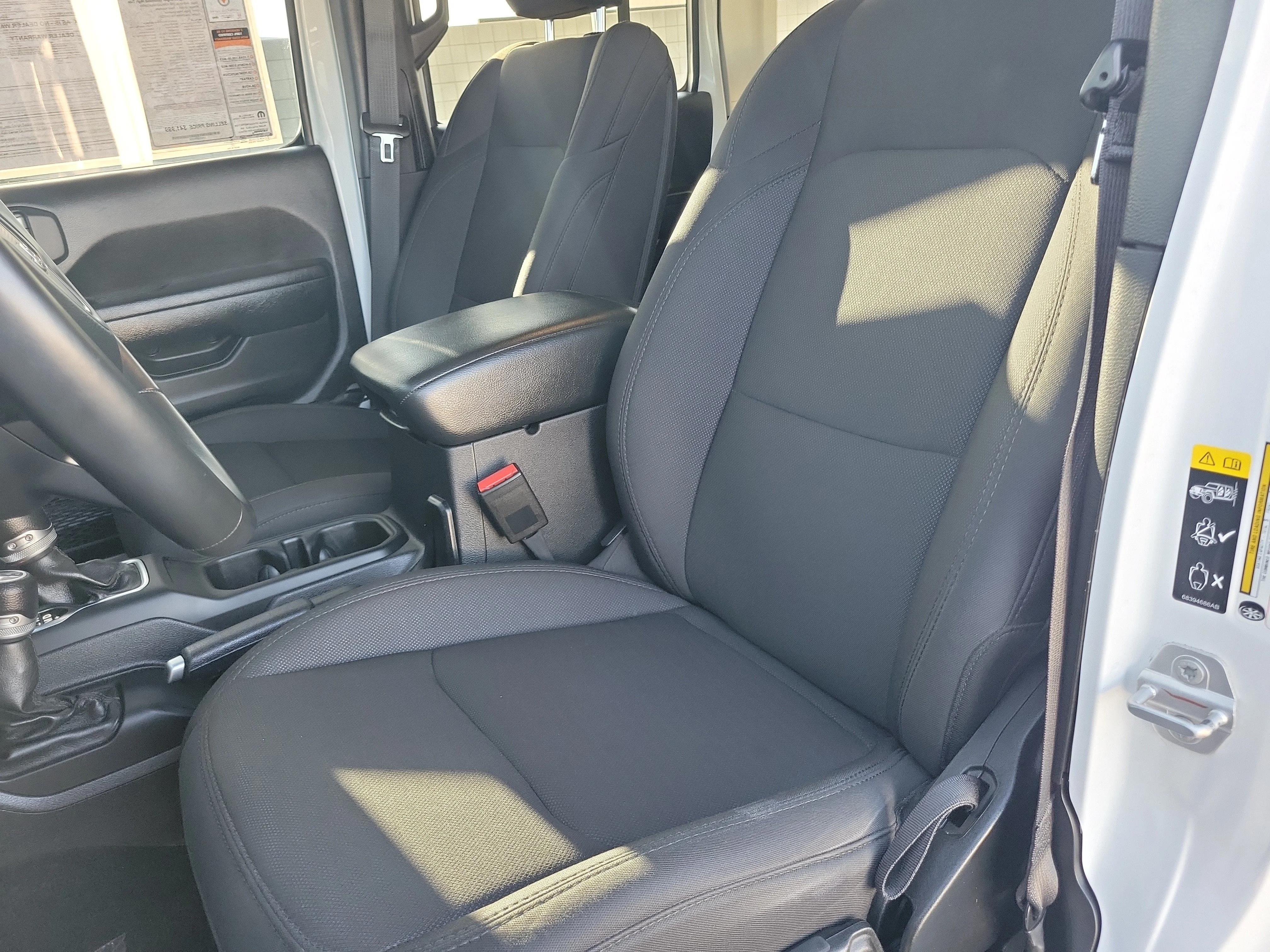 Used 2022 White Jeep Unlimited High Tide image 12