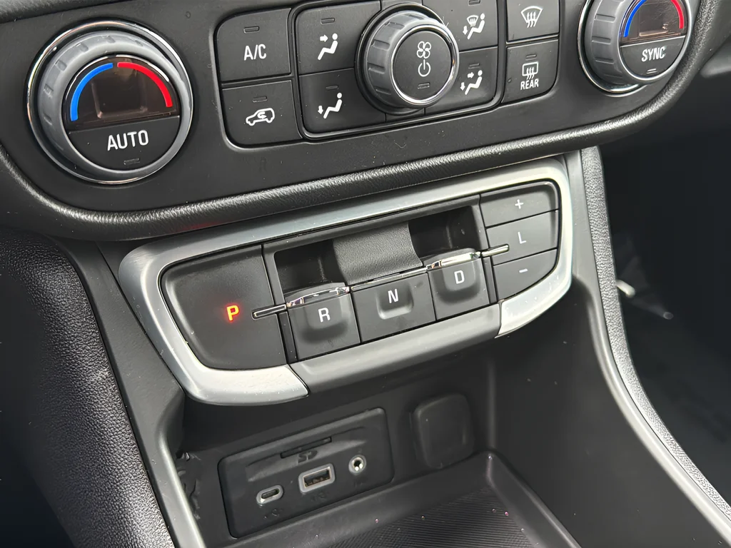 Used 2022 Blue GMC SLT image 18