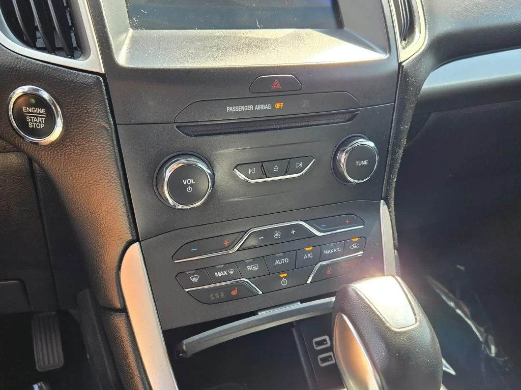 Used 2016 Blue Ford SEL image 25