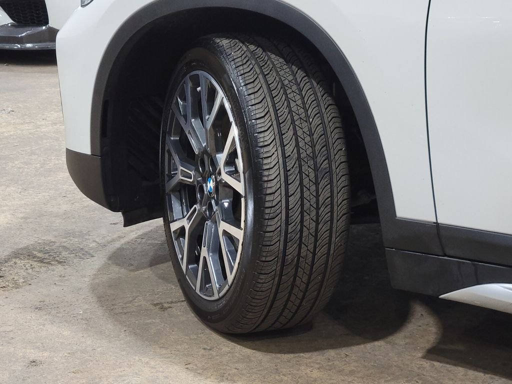 Used 2022 White BMW xDrive28i image 36