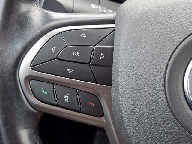 Used 2020 Bright White Clearcoat Jeep Latitude image 16