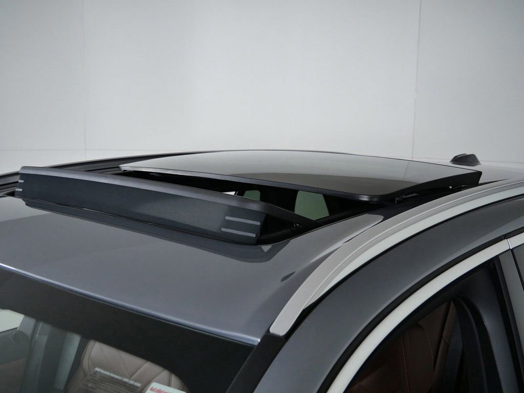 Used 2026 Skyscraper Grey Metallic BMW xDrive40i image 19