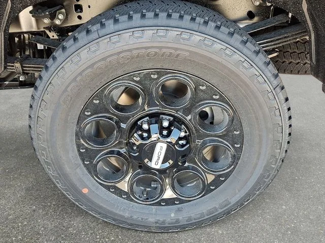 New 2026 Glacier Gray Metallic Tri-Coat Ford Lariat image 6
