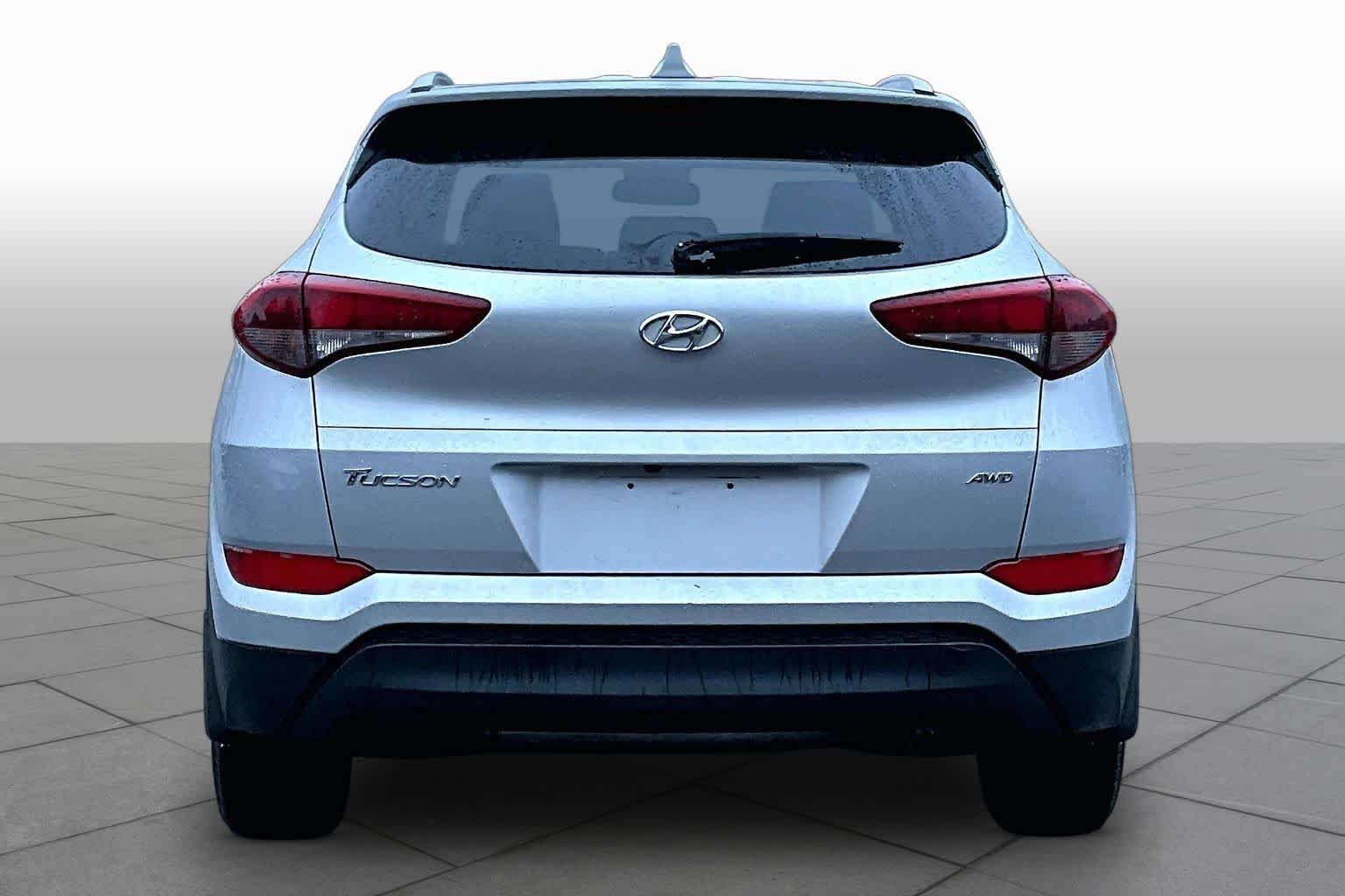 Used 2018 Molten Silver Hyundai SEL image 5