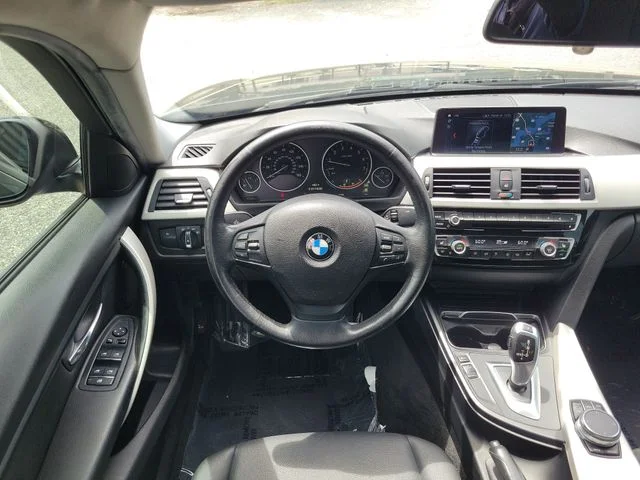 Used 2018 Black BMW 320i xDrive image 10