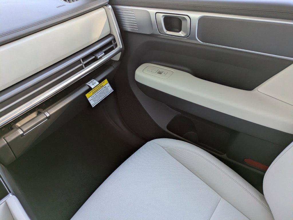 New 2026 White Hyundai SE image 14