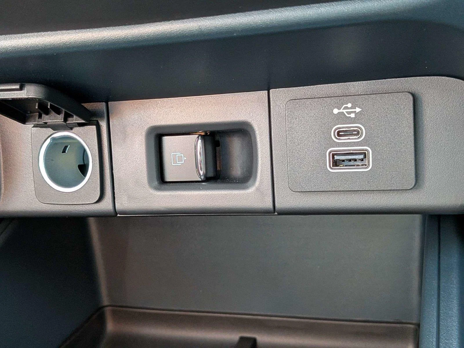 New 2026 Space White Metallic Ford Lariat® image 22