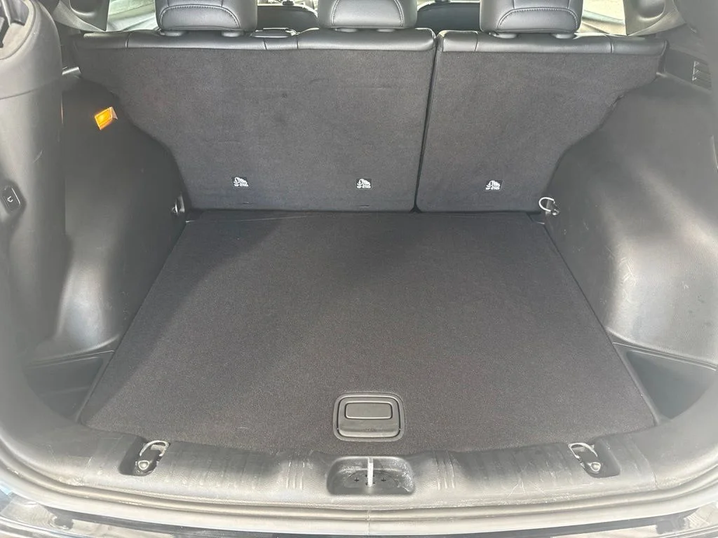Used 2025 Black Jeep Latitude image 10