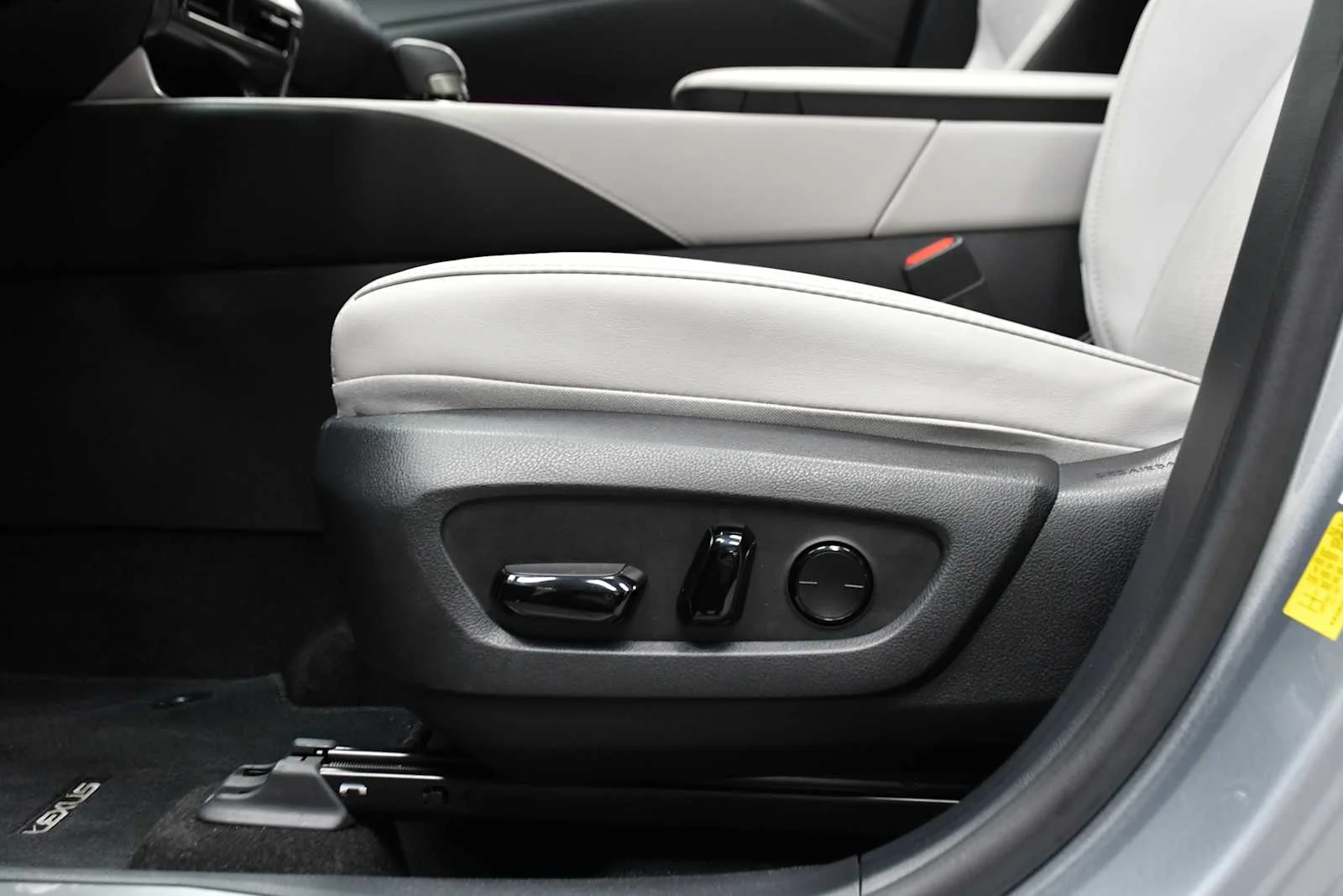 Certified Used 2025 IRIDIUM Lexus Premium Plus image 15