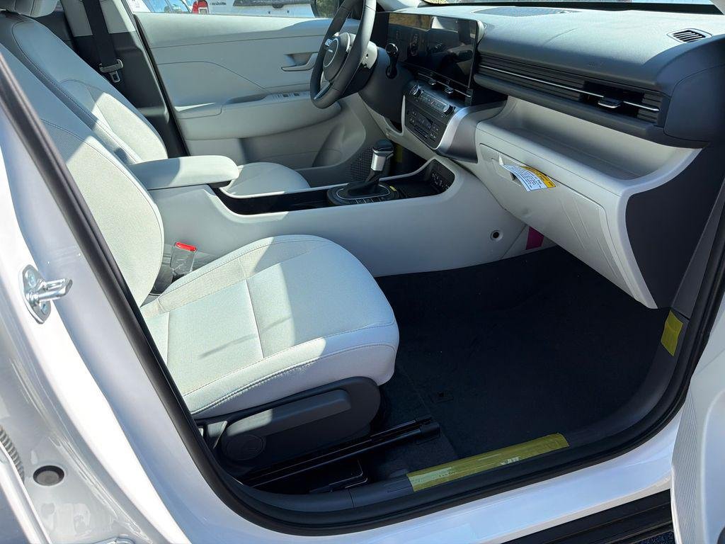 New 2026 White Hyundai SEL Sport FWD image 13