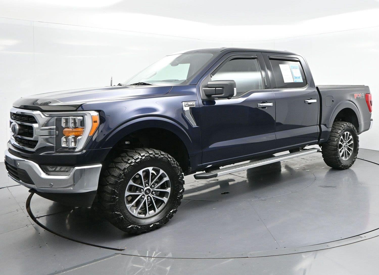 Used 2022 Antimatter Blue Ford XLT image 3