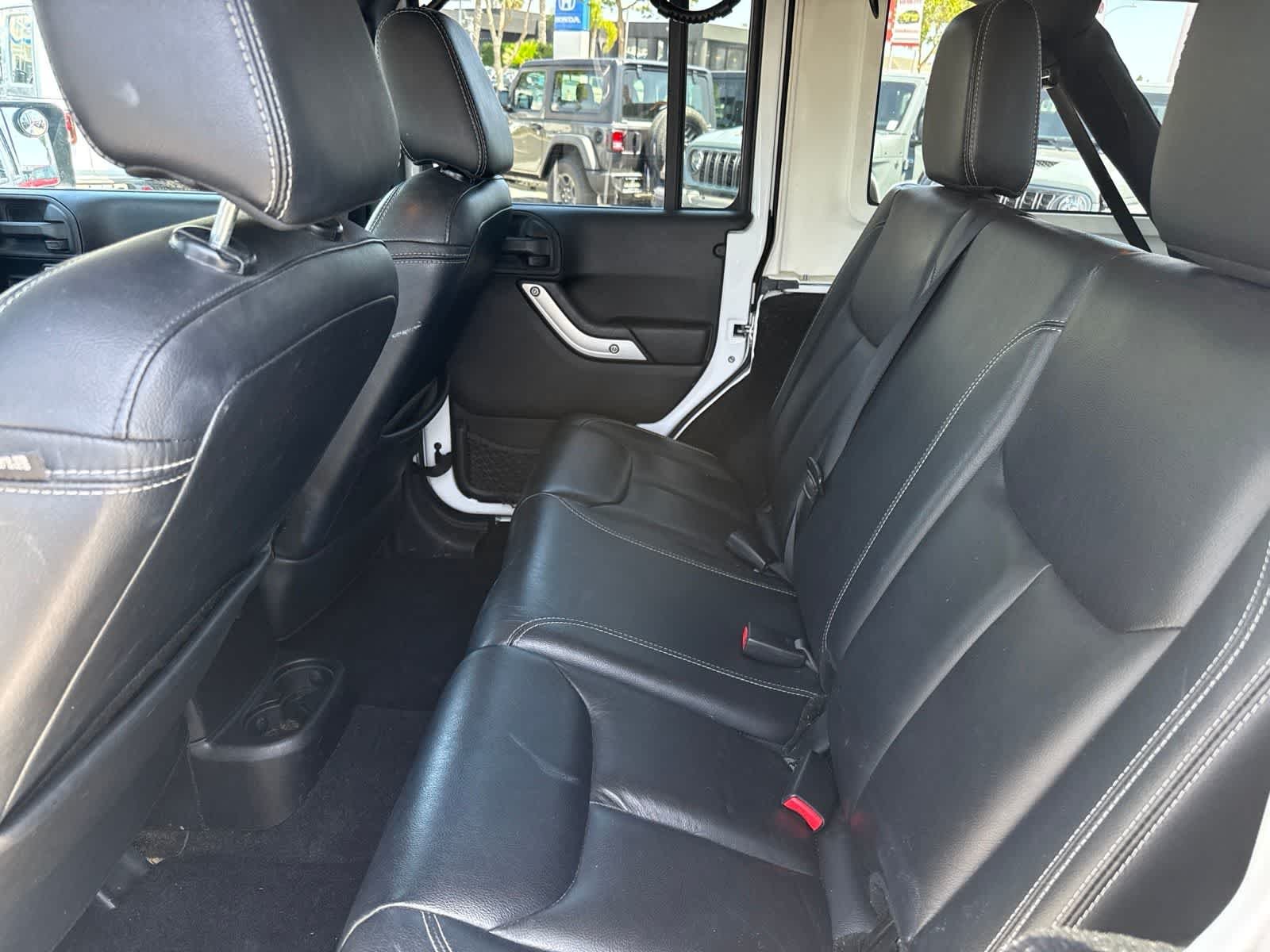 Used 2014 Bright White Clearcoat Jeep Sahara image 25