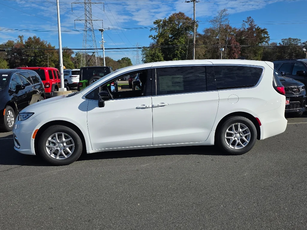 2026 Chrysler Pacifica Select - Photo 9